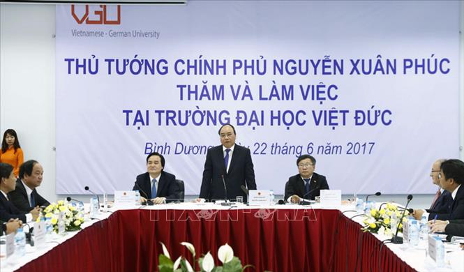 Trong ảnh: Thủ tướng Nguyễn Xuân Phúc thăm và làm việc với Trường Đại học Việt Đức, ngày 22/6/2017. Ảnh: Thống Nhất – TTXVN