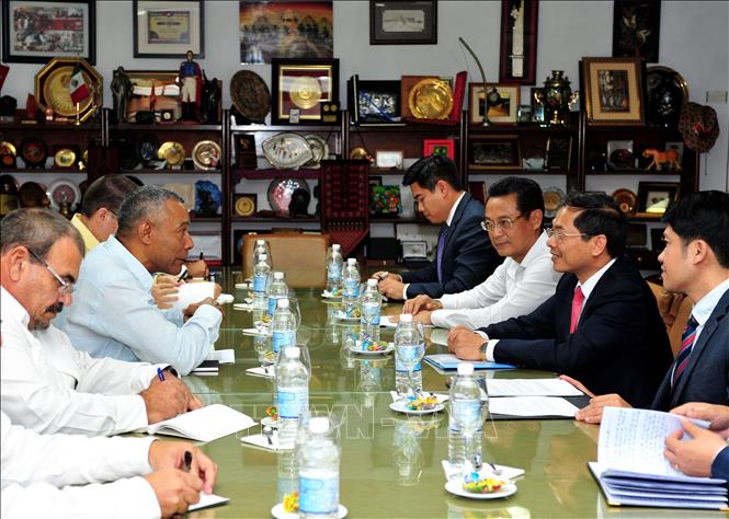 Trong ảnh: Đoàn Bộ Ngoại giao Việt Nam làm việc với lãnh đạo Ban Đối ngoại Trung ương Đảng Cộng sản Cuba. Ảnh: Lê Hà - Pv TTXVN tại Cuba