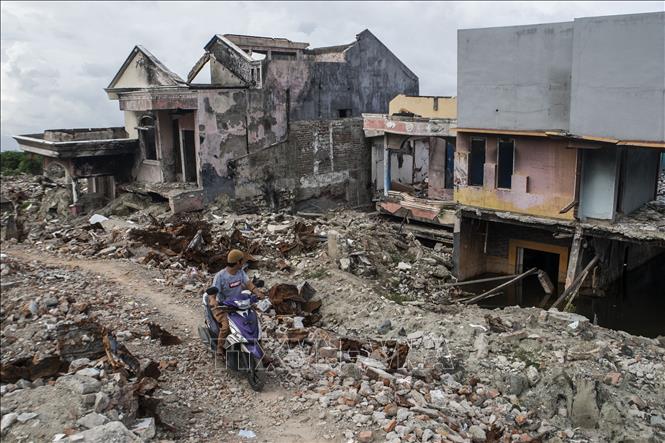 Trong ảnh: Cảnh đổ nát sau trận động đất và sóng thần ở thành phố Palu, Indonesia, ngày 3/7/2019. Ảnh: THX/TTXVN 