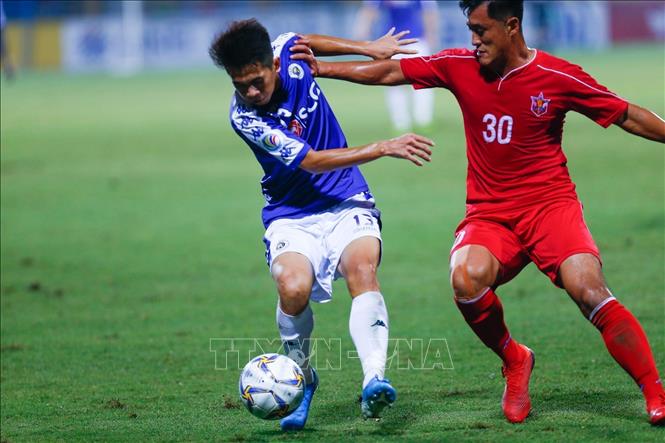 Photo: Hanoi players’ efforts at last minutes of the match. VNA Photo: Trọng Đạt