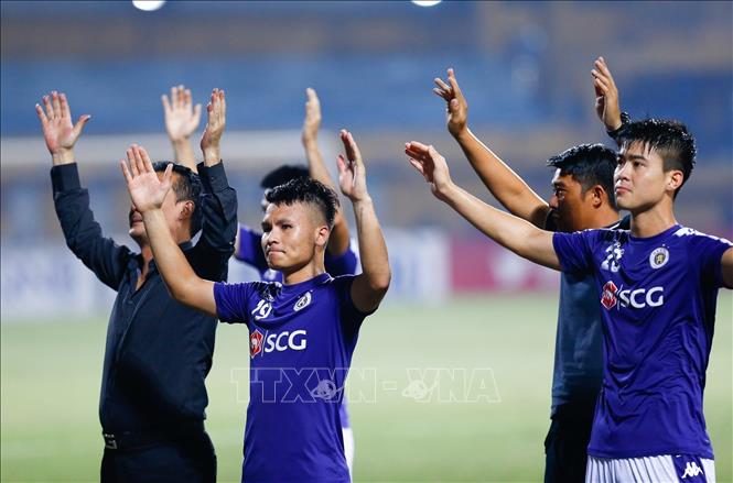 Photo: Hanoi players at the end of the match. VNA Photo: Trọng Đạt