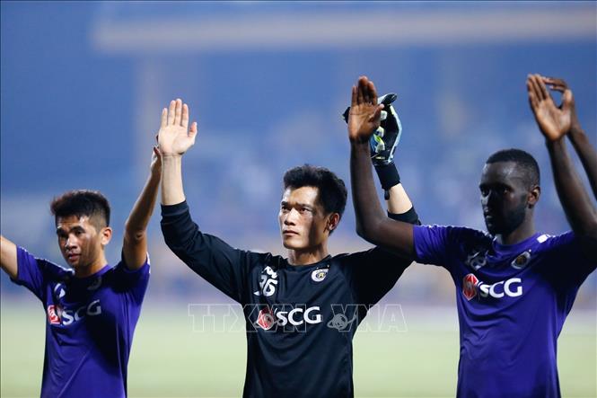 Photo: Hanoi players at the end of the match. VNA Photo: Trọng Đạt