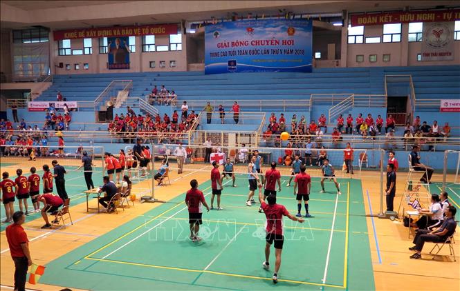 Trong ảnh: Giải Bóng chuyền hơi trung cao tuổi toàn quốc lần thứ V, năm 2018 được tổ chức tại Thái Nguyên. Ảnh: Quân Trang - TTXVN