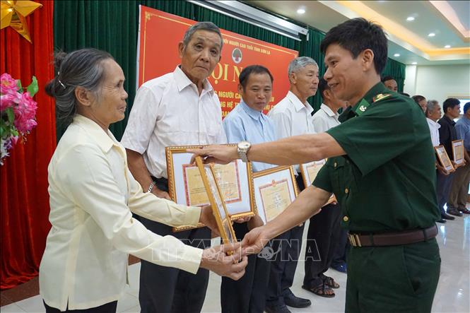Trong ảnh: Tỉnh Sơn La tổ chức Hội nghị biểu dương người cao tuổi tiêu biếu tham gia xây dựng hệ thống chính trị cơ sở giai đoạn 2014 – 2019. Ảnh: Diệp Anh - TTXVN