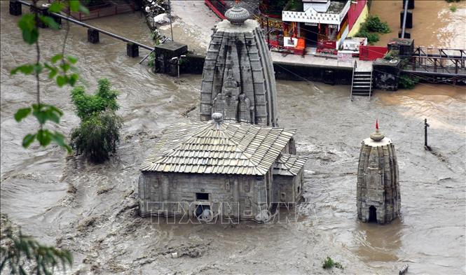 Trong ảnh: Cảnh ngập lụt tại Himachal Pradesh, Ấn Độ, ngày 18/8/2019. Ảnh: THX/ TTXVN
