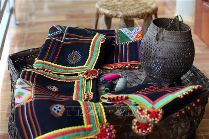 Photo: Each scarf tells a story about the wearers’ feelings and character through patterns and colors. VNA Photo: Phan Tuấn Anh