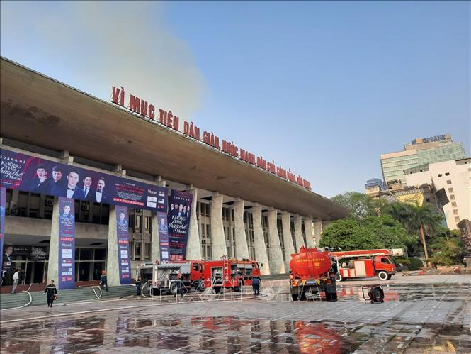 Trong ảnh: Lực lượng PCCC tại Cung Văn hoá Lao động Hữu nghị Việt - Xô. Ảnh: Doãn Tấn - TTXVN