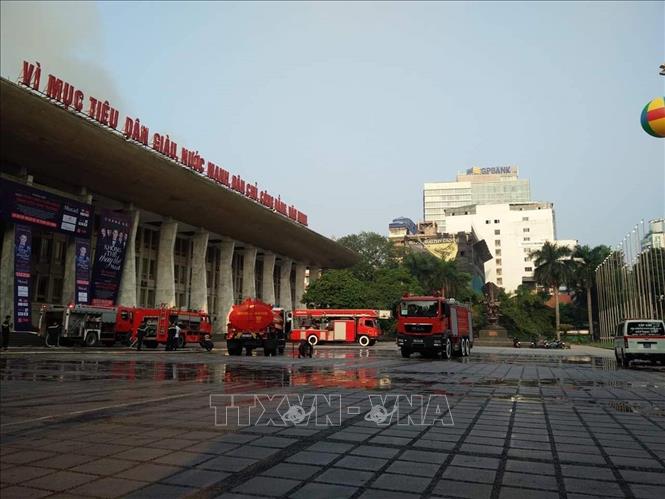 Trong ảnh: Lực lượng PCCC tại Cung Văn hoá Lao động Hữu nghị Việt - Xô. Ảnh: Doãn Tấn - TTXVN