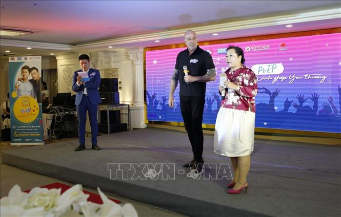 Trong ảnh: Tiến sĩ John Blanford, Giám đốc Trung tâm Kiểm soát bênh tật (CDC) Hoa Kỳ tại Việt Nam phát biểu. Ảnh: Dương Ngọc – TTXVN