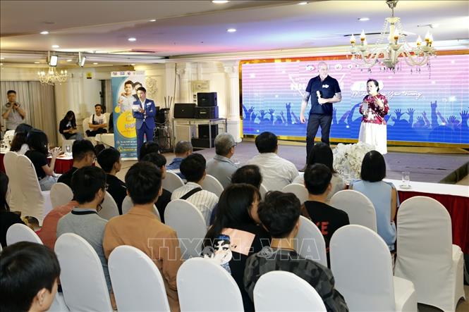 Trong ảnh: Tiến sĩ John Blanford, Giám đốc Trung tâm Kiểm soát bênh tật (CDC) Hoa Kỳ tại Việt Nam phát biểu. Ảnh: Dương Ngọc – TTXVN