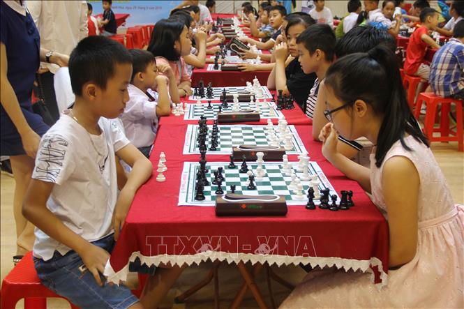 Trong ảnh: Các vận động viên nhí tham gia tranh tài tại giải cờ vua “Chiến binh tí hon” 2019. Ảnh: Trịnh Duy Hưng-TTXVN