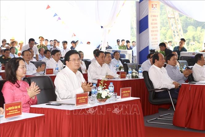 Trong ảnh: Đại biểu dự Lễ thông xe. Ảnh: Minh Quyết - TTXVN