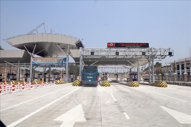 Trong ảnh: Trạm thu phí trên cao tốc Bắc Giang - Lạng Sơn. Ảnh: Minh Quyết - TTXVN