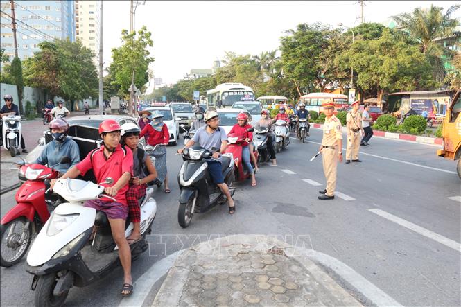 Hình ảnh an toàn giao thông tại Nghệ An sẽ thể hiện sự quan tâm của cộng đồng đối với tình trạng tai nạn xe máy và giúp người xem thấu hiểu giá trị của việc tuân thủ quy định giao thông để tạo nên một môi trường an toàn.