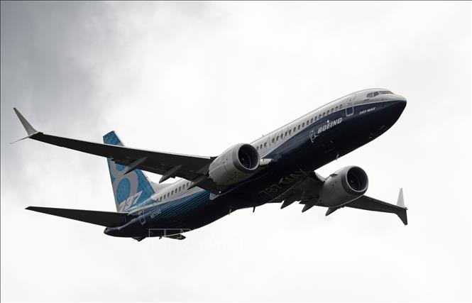 Trong ảnh (tư liệu): Máy bay Boeing 737 Max bay trình diễn tại một triển lãm hàng không ở Farnborough, phía Tây Nam London (Anh). Ảnh: AFP/TTXVN
