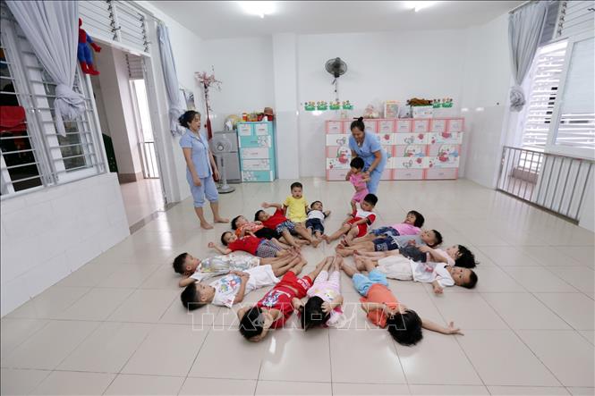 Trong ảnh: Các bé từ 0 đến 6 tuổi vui chơi tại Trung tâm Bảo trợ trẻ em Vũng Tàu. Ảnh: Anh Tuấn – TTXVN