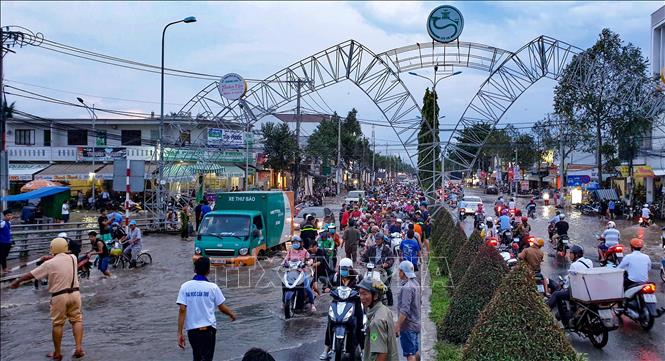 Một đoạn ngập gần cầu Rạch Ngỗng 2, quận Ninh Kiều. Ảnh: Thanh Liêm - TTXVN