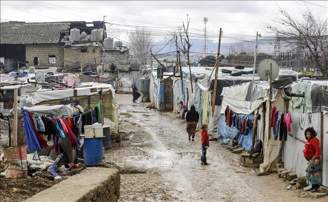 Trong ảnh: Người di cư Syria tại một trại tị nạn ở thung lũng Bekaa, Liban. Ảnh: AFP/TTXVN