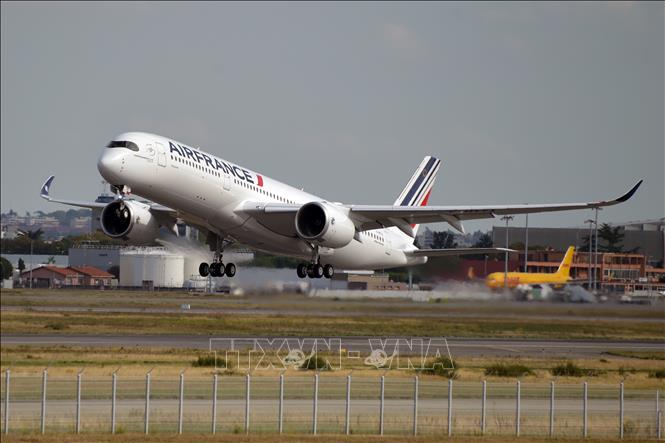 Trong ảnh: Máy bay của hãng hàng không Air France cất cánh từ Colomiers, tây nam nước Pháp, ngày 27/9/2019. Ảnh: AFP/ TTXVN
