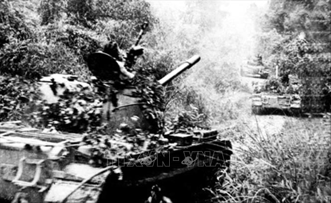 Trong ảnh: Xe tăng của Tiểu đoàn xe tăng 297 (Mặt trận Tây Nguyên) xuất kích trong trận Đắk Tô – Tân Cảnh (năm 1972). Ảnh: Tư liệu/TTXVN phát
