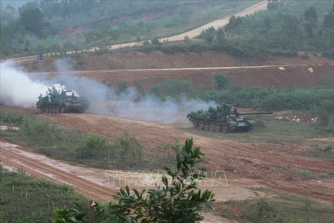 Trong ảnh: Trung đội xe tăng của Sư đoàn 301 tham gia Diễn tập phòng thủ khu vực Hà Nội năm 2013. Ảnh: Trọng Đức - TTXVN
