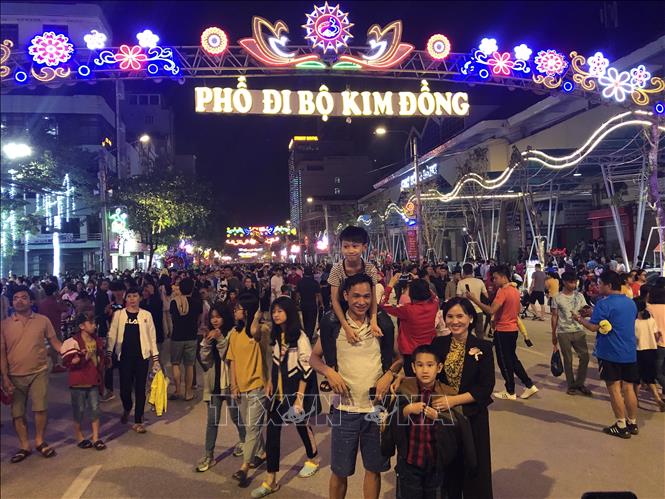 Trong ảnh: Hình ảnh phố đi bộ Kim Đồng (thành phố Cao Bằng). Ảnh: Chu Hiệu - TTXVN