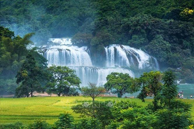 Ngày 12/4/2018, UNESCO đã thông qua Nghị quyết công nhận Công viên Địa chất Non nước Cao Bằng là Công viên Địa chất Toàn cầu. Trong ảnh: Thác Bản Giốc ở biên giới Việt - Trung nằm trong Công viên Địa chất Toàn cầu (Cao Bằng). Ảnh: Trọng Đạt – TTXVN