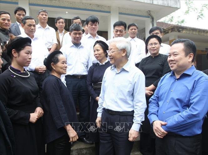 Trong ảnh: Tổng Bí thư Nguyễn Phú Trọng nói chuyện với cán bộ, nhân dân xã Trường Hà, huyện Hà Quảng trong chuyến thăm Cao Bằng, ngày 23/4/2015. Ảnh: Trí Dũng – TTXVN