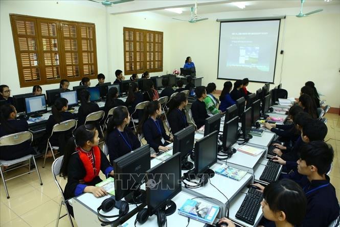Trong ảnh: Giờ thực hành môn Tin học của học sinh lớp 10A, trường Phổ thông Dân tộc nội trú tỉnh Cao Bằng. Ảnh: Minh Quyết – TTXVN