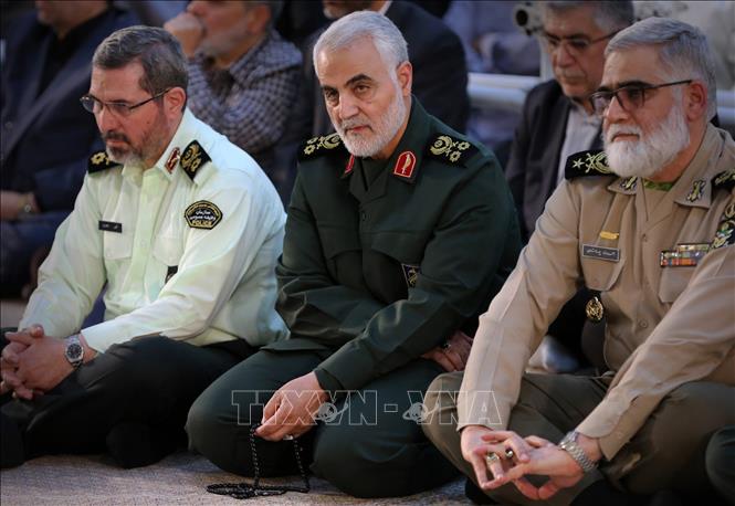Trong ảnh: Thiếu Tướng Qasem Soleimani, người đứng đầu đơn vị Quds thuộc Lực lượng Vệ binh Cách mạng Hồi giáo Iran, dự một buổi lễ tại đền thờ ở Tehran ngày 4/6/2019. Ảnh: AFP/TTXVN