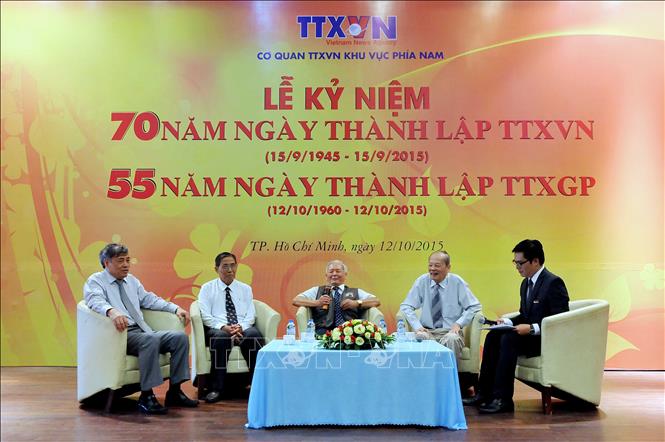 Trong ảnh: Giao lưu với nguyên phóng viên, biên tập viên TTX Giải phóng tại lễ kỷ niệm 70 năm Ngày thành lập TTXVN và 55 năm Ngày thành lập Thông tấn xã Giải phóng, sáng 12/10/2015, tại TP Hồ Chí Minh. Ảnh: An Hiếu – TTXVN