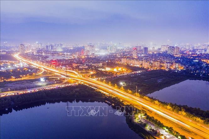 Trong ảnh: Đường vành đai 3 trên cao kết nối Thủ đô với các tỉnh giáp danh, hạn chế ùn tắc giao thông tại khu vực nội đô. Ảnh: Ngọc Hà - TTXVN