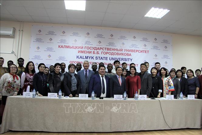 Đại sứ Ngô Đức Mạnh đến thăm Đại học Tổng hợp quốc gia Kalmykia. Ảnh: Duy Trinh - P/vTTXVN tại Liên bang Nga
	