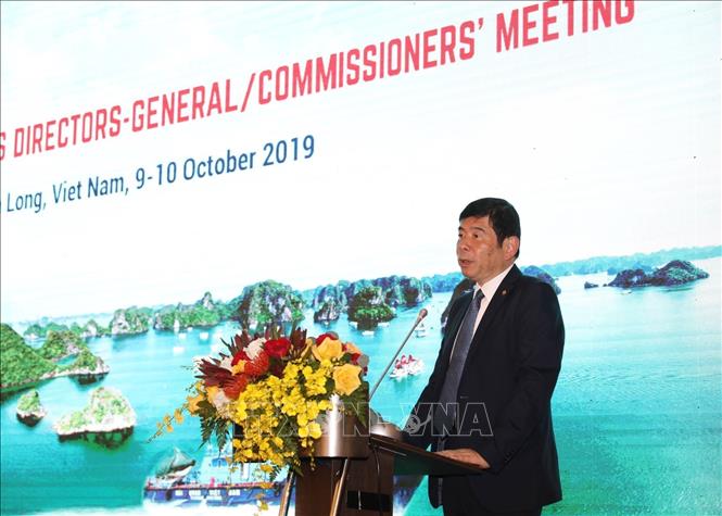 Photo: WCO Secretary General Kunio Mikuriya addresses the meeting. VNA Photo: Phạm Hậu