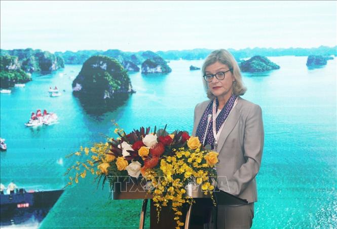 Photo: Director of the Directorate-General for Tax and Customs Union (EU TAXUD) Sabine Henzler addresses the meeting. VNA Photo: Phạm Hậu