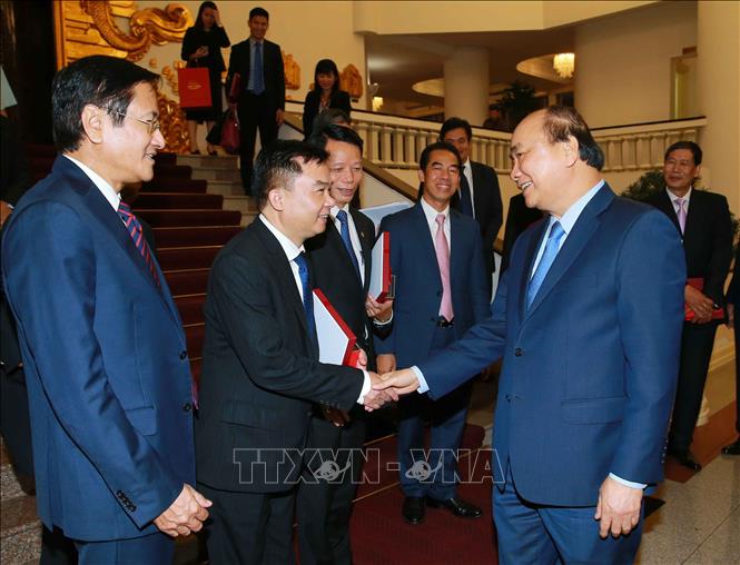 Trong ảnh: Thủ tướng Nguyễn Xuân Phúc với các Đại sứ, Trưởng cơ quan đại diện Việt Nam ở nước ngoài. Ảnh: Doãn Tấn - TTXVN