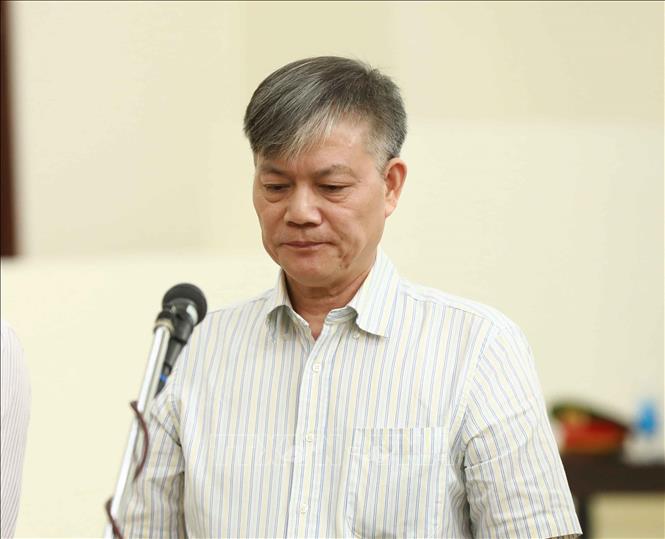 Trong ảnh: Bị cáo Nguyễn Ngọc Sự (sinh năm 1957, nguyên Chủ tịch Hội đồng thành viên Vinashin) khai báo tại Phiên tòa phúc thẩm. Ảnh: Doãn Tấn - TTXVN