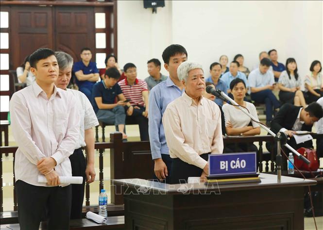 Trong ảnh: Các bị cáo khai báo tại Phiên tòa phúc thẩm. Ảnh: Doãn Tấn - TTXVN