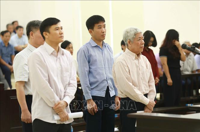 Trong ảnh: Các bị cáo khai báo tại Phiên tòa phúc thẩm. Ảnh: Doãn Tấn - TTXVN