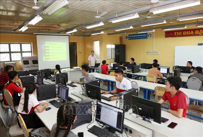 Trong ảnh: Giờ học Công nghệ thông tin cho HSSV Lào tại trường Cao đẳng Kỹ thuật Việt - Đức (Hà Tĩnh). Ảnh: Anh Tuấn – TTXVN