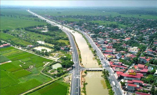 Trong ảnh: Dự án đầu tư cải tạo, nâng cấp đường nối từ Cầu Lạng Am đến Cầu Nhân Mục, huyện Vĩnh Bảo chụp từ trên cao. Ảnh: TTXVN phát