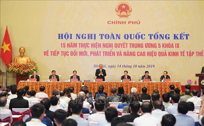 Trong ảnh: Thủ tướng Nguyễn Xuân Phúc chủ trì hội nghị. Ảnh: Lâm Khánh – TTXVN