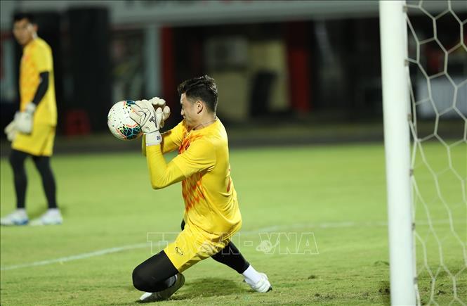 Thủ môn Đặng Văn Lâm là sự lựa chọn số một trước khung thành đội tuyển Việt Nam. Ảnh: Hoàng Linh - TTXVN