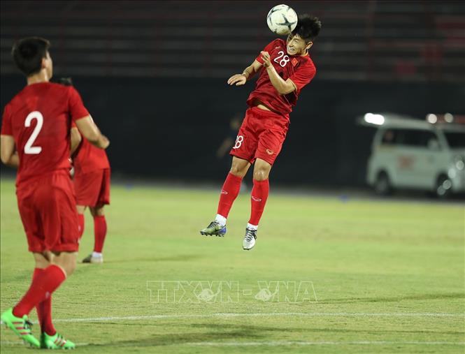 Tiền vệ Nguyễn Trọng Hùng (28). Ảnh: Hoàng Linh - TTXVN