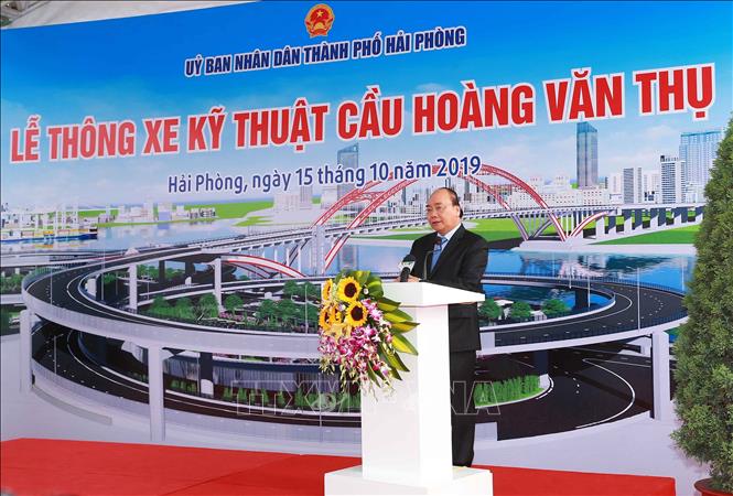 Trong ảnh: Thủ tướng Nguyễn Xuân Phúc phát biểu tại Lễ thông xe kỹ thuật cầu Hoàng Văn Thụ. Ảnh: Doãn Tấn - TTXVN