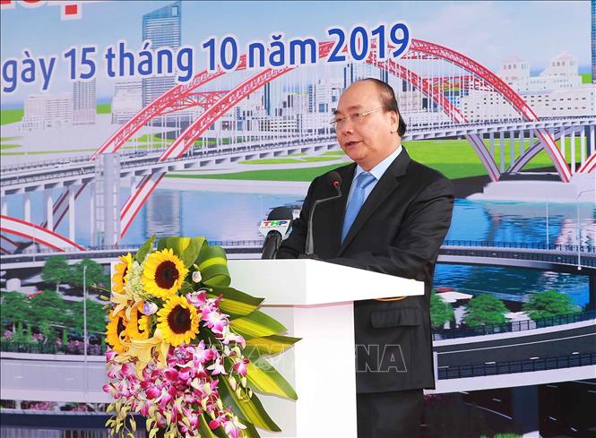Trong ảnh: Thủ tướng Nguyễn Xuân Phúc phát biểu tại Lễ thông xe kỹ thuật cầu Hoàng Văn Thụ. Ảnh: Doãn Tấn - TTXVN