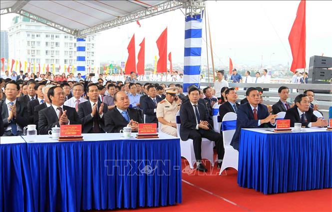 Trong ảnh: Thủ tướng Nguyễn Xuân Phúc và các đại biểu tham dự tại buổi lễ. Ảnh: An Đăng - TTXVN