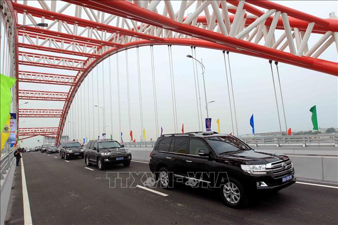 Trong ảnh: Phương tiện giao thông qua cầu Hoàng Văn Thụ tại buổi lễ. Ảnh: An Đăng - TTXVN