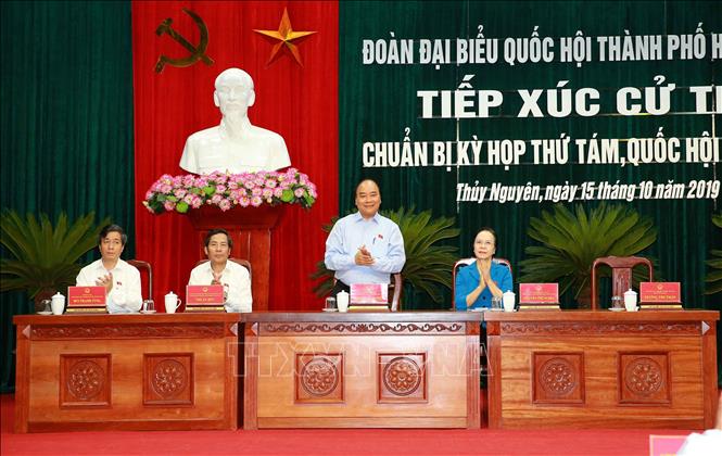 Trong ảnh: Thủ tướng Nguyễn Xuân Phúc tại buổi tiếp xúc cử tri. Ảnh: Doãn Tấn - TTXVN