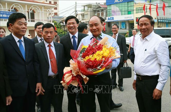 Trong ảnh: Thủ tướng Nguyễn Xuân Phúc với cử tri tại huyện Thủy Nguyên, thành phố Hải Phòng. Ảnh: Doãn Tấn - TTXVN
